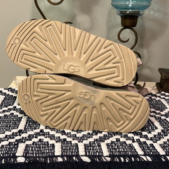 Classic Sparkle Bow Boot | UGG - Picture 6 of 10